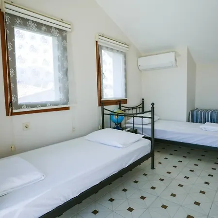 Вилла Oezguer Ортаджа